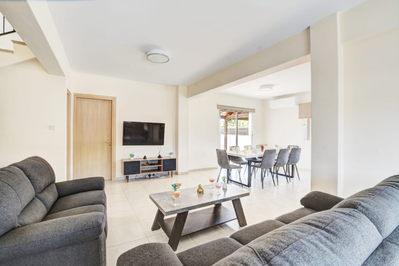 Gold 4-Bedroom Villa (Sleeps up to 10) #011