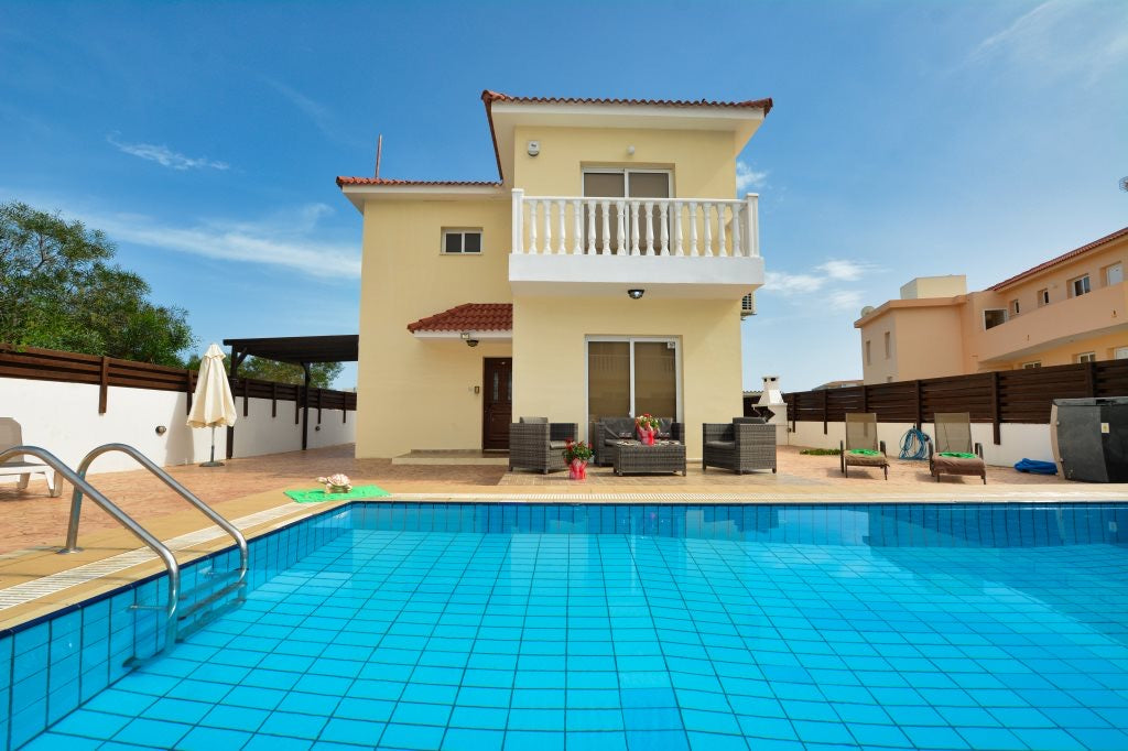 4-Bedroom Crystal Villa (Sleeps up to 10) #015